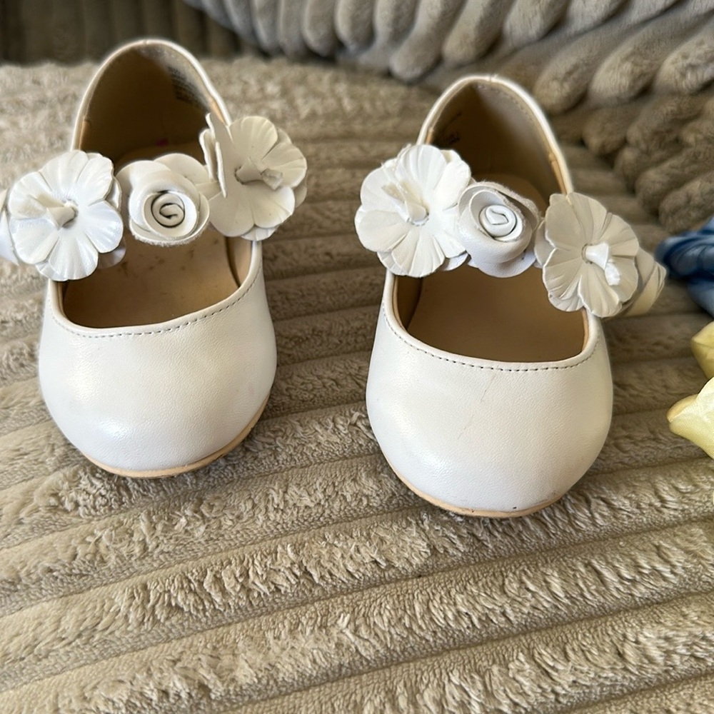 Janie and Jack White Mary Jane Dress Shoes with Floral Details